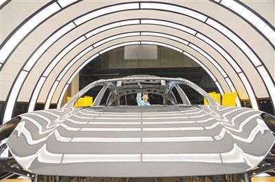 新能源汽車產(chǎn)業(yè) 創(chuàng)新驅(qū)動發(fā)展，新興能源技術(shù)研發(fā)引領(lǐng)未來